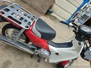 Honda CB 2018 Red