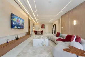 Luxury 2-Bedroom Apartment With Rooftop Pool & Gym