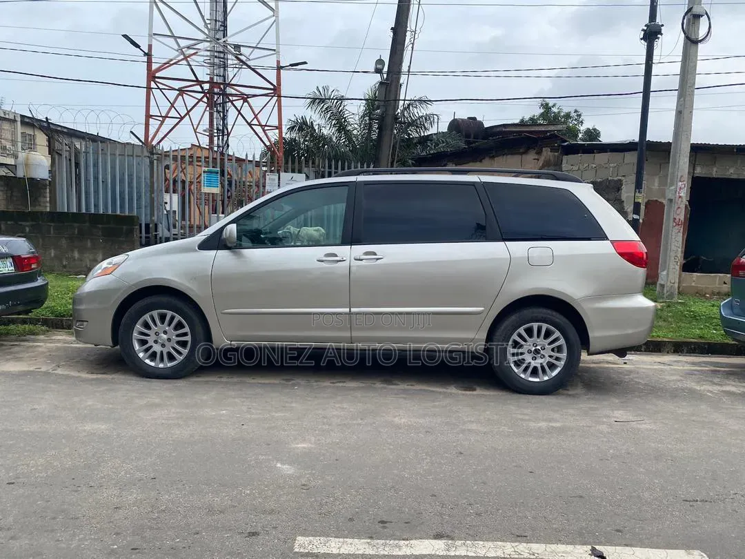 Toyota Sienna XLE 2008 Silver