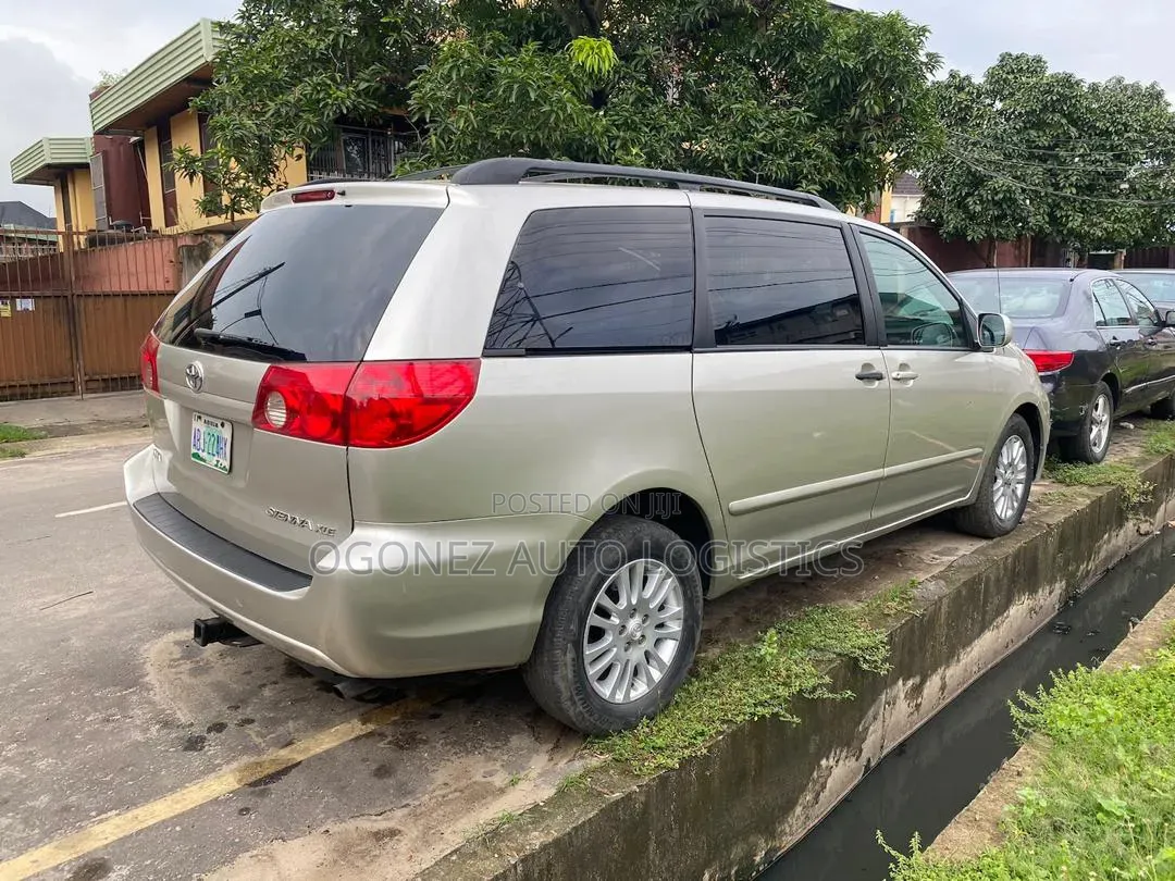Toyota Sienna XLE 2008 Silver