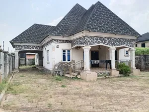 4bdrm Bungalow in Benin City for sale