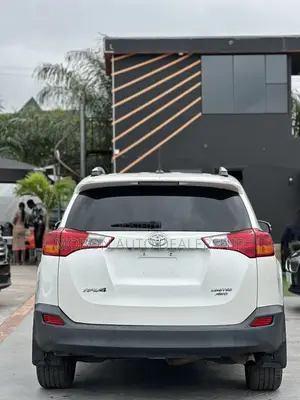 Toyota RAV4 Limited 4dr SUV AWD (2.5L 4cyl 6A) 2015 White