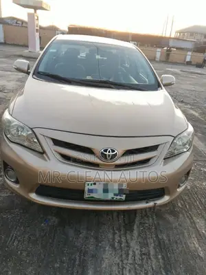 Toyota Corolla 2013 Gold