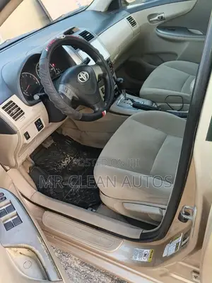Toyota Corolla 2013 Gold