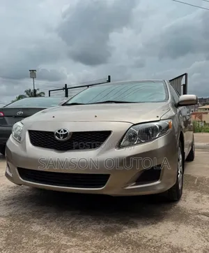 Toyota Corolla LE 4dr Sedan (1.8L 4cyl 4A) 2010 Gold