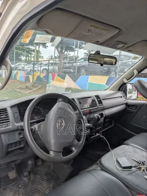 Toyota HiAce 2013 White