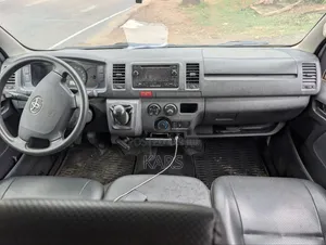 Toyota HiAce 2013 White