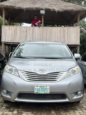 Toyota Sienna LE 8 Passenger 2010 Silver