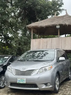 Toyota Sienna LE 8 Passenger 2010 Silver