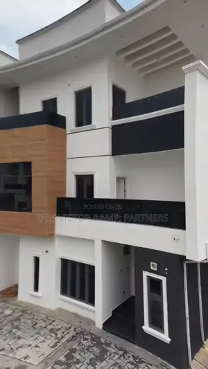 5bdrm Duplex in Idu Industrial for sale