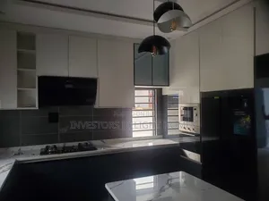 4bdrm Duplex in Oshimili South for sale