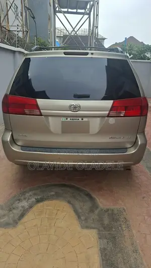 Toyota Sienna 2005 Gold