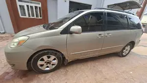 Toyota Sienna 2005 Gold