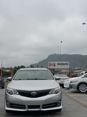 Toyota Camry SE 4dr Sedan (2.5L 4cyl 6A) 2013 Silver