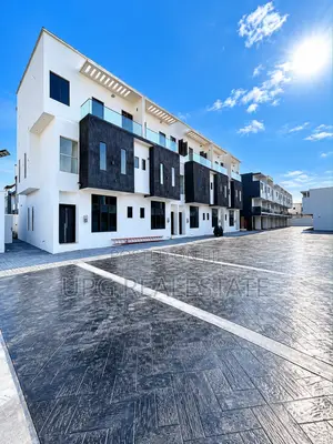 4bdrm Duplex in Lafiaji for sale