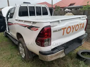 Toyota Hilux 2016 White
