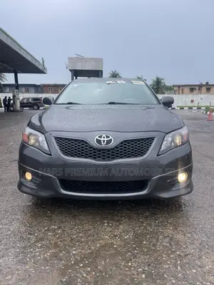 Toyota Camry SE 4dr Sedan (2.5L 4cyl 6A) 2011 Gray