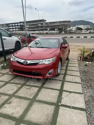 Toyota Camry XLE 4dr Sedan (2.5L 4cyl 6A) 2013 Red