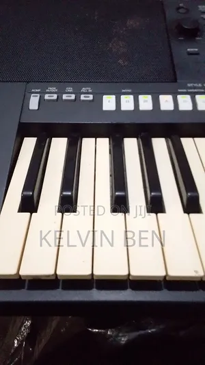 Yamaha PSR S750 Keyboard for Sale