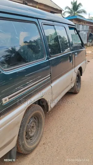Mitsubishi L300 2001 Blue