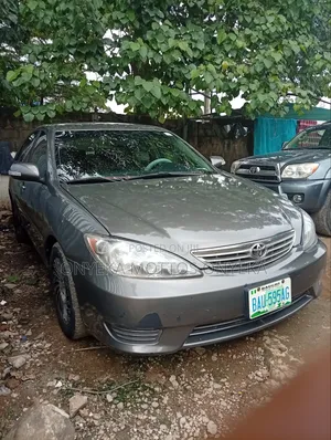 Toyota Camry LE V6 4dr Sedan (3.0L 6cyl 4A) 2002 Gray