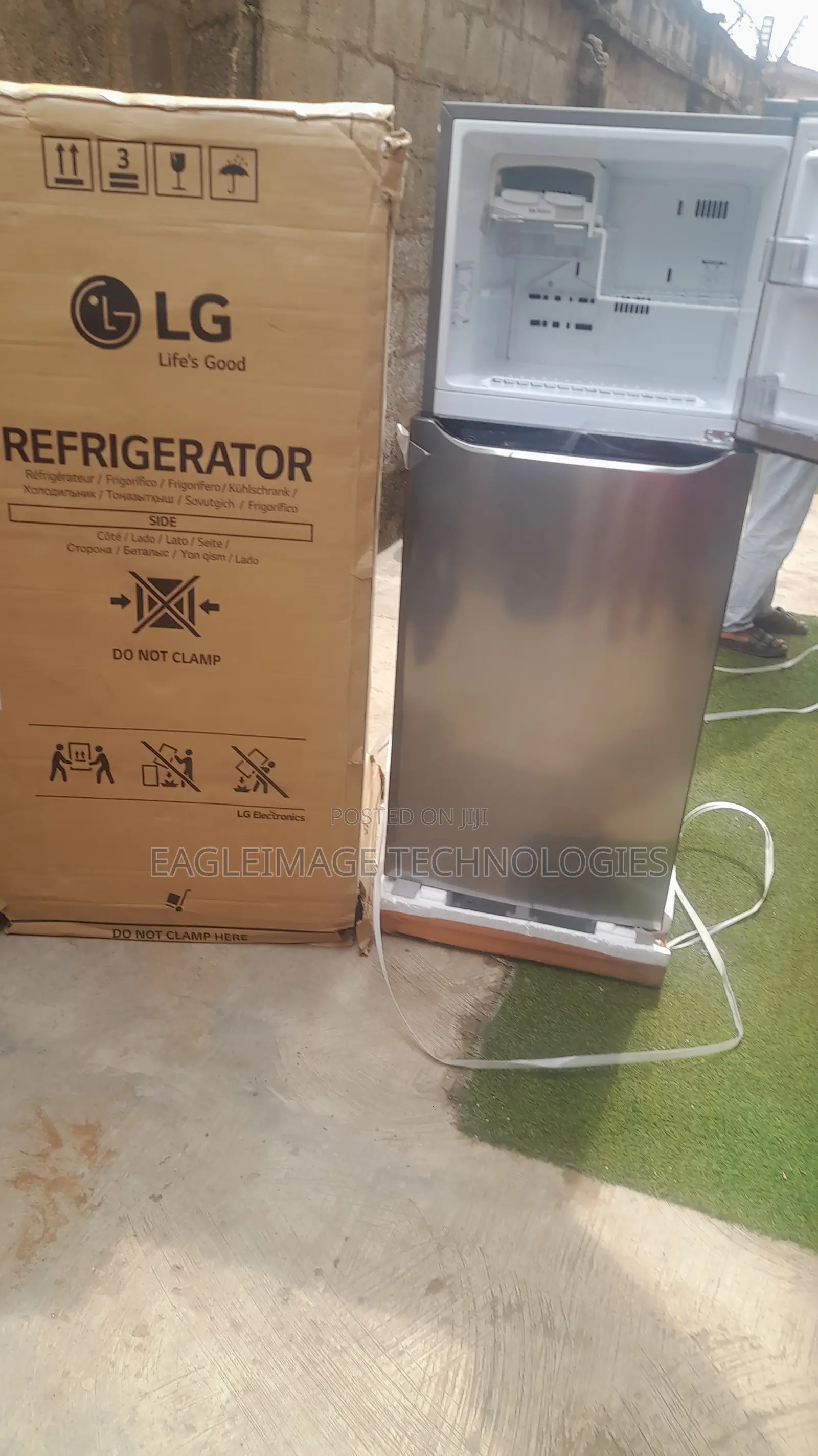 Perfect Kitchen LG GL-C252SLBB 260L Fridge With Ice Maker