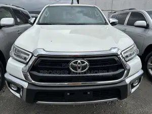 Toyota Hilux 2024 White