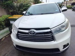 Toyota Highlander LE 4dr SUV (3.5L 6cyl 6A) 2014 White