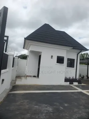 5bdrm Duplex in Oshimili South for sale