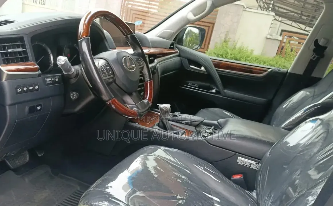 Lexus LX 570 (5 seats) AWD 2017 Black
