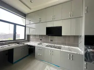 2bdrm Apartment in Lekki Phase 1 for rent