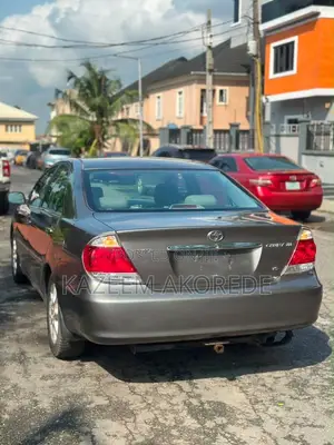 Toyota Camry XLE V6 4dr Sedan (3.0L 6cyl 5A) 2005 Gray