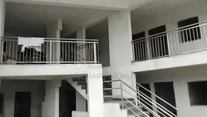 20bdrm House in Eric Moore for sale