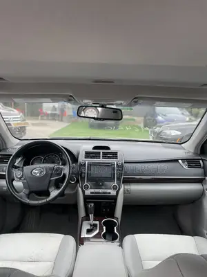 Toyota Camry XLE 4dr Sedan (2.5L 4cyl 6A) 2013 Silver