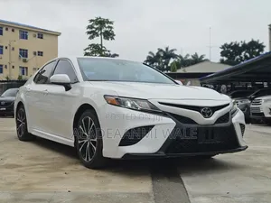 Toyota Camry SE FWD 2020 White