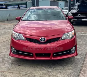 Toyota Camry SE 4dr Sedan (2.5L 4cyl 6A) 2012 Red