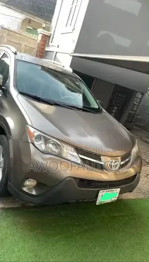 Toyota RAV4 XLE 4dr SUV (2.5L 4cyl 6A) 2014 Burgundy