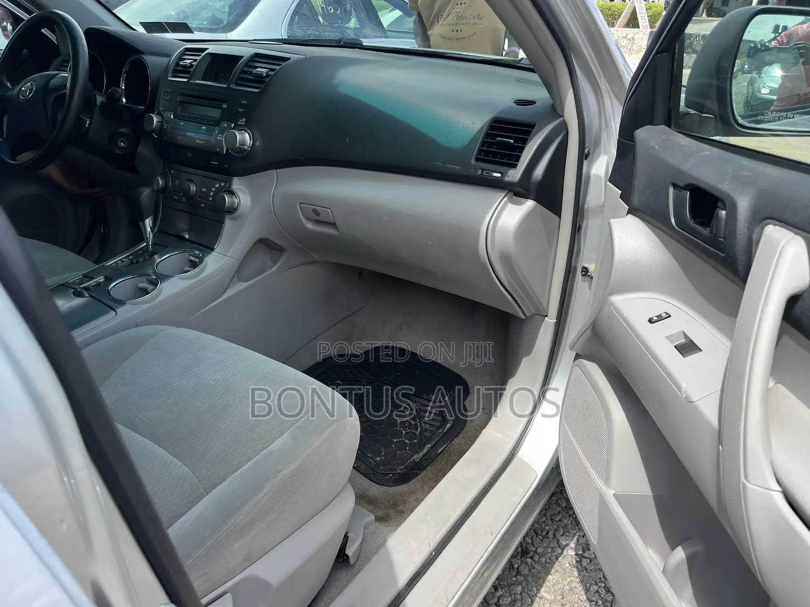 Toyota Highlander Base 2010 Silver