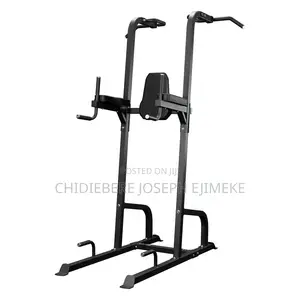 Knee Raise Machine for Pullup and Dip Exercise.