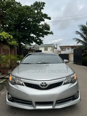 Toyota Camry SE V6 4dr Sedan (3.5L 6cyl 6A) 2013 Silver