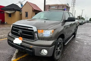 Toyota Tundra CrewMax 2010 Gold