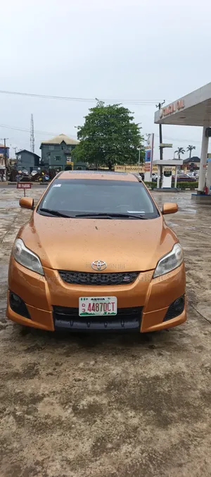 Toyota Matrix 2010 Gold
