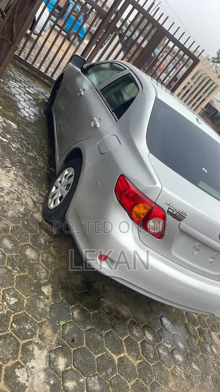 Toyota Corolla 2009 Silver