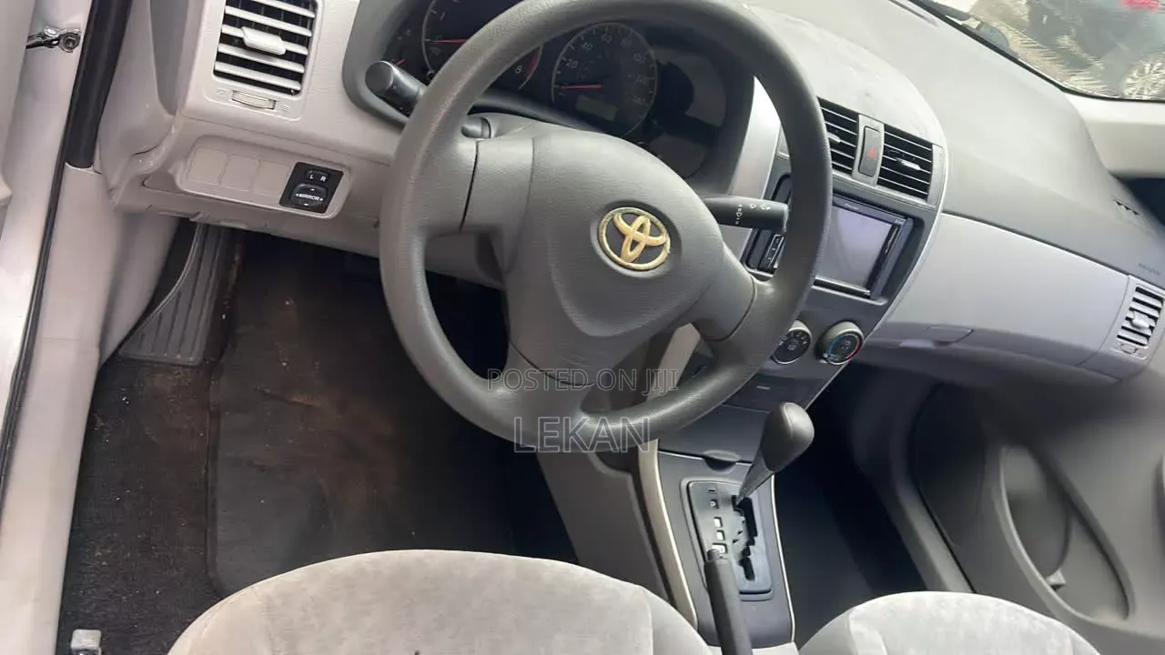 Toyota Corolla 2009 Silver