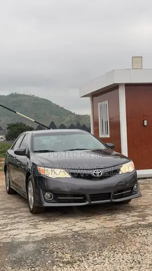 Toyota Camry SE 4dr Sedan (2.5L 4cyl 6A) 2013 Gray
