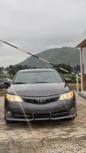 Toyota Camry SE 4dr Sedan (2.5L 4cyl 6A) 2013 Gray