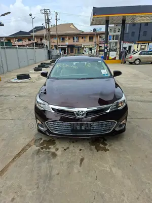 Toyota Avalon XLE Sedar FWD (3.5L 6cyl 6A) 2013 Red