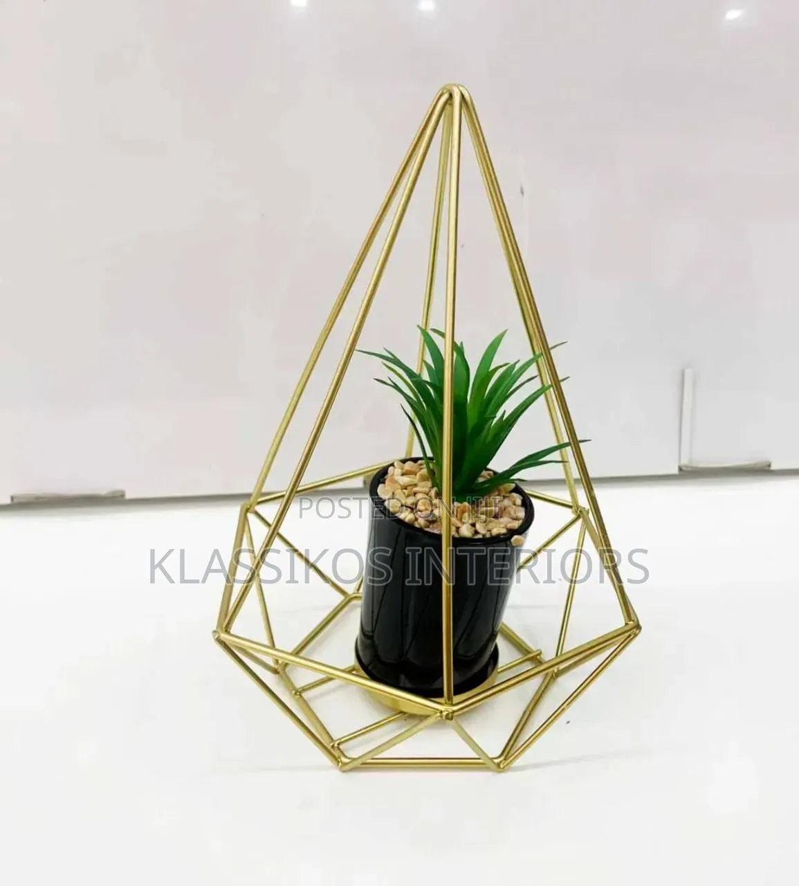 Decorative Table Top Flower for TV Console