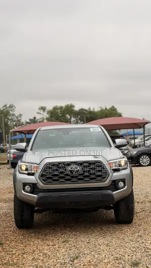 Toyota Tacoma SR5 Double Cab 5' Bed AT 2024 Silver