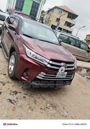 Toyota Highlander LE 4dr SUV AWD (3.5L 6cyl 6A) 2014 Brown